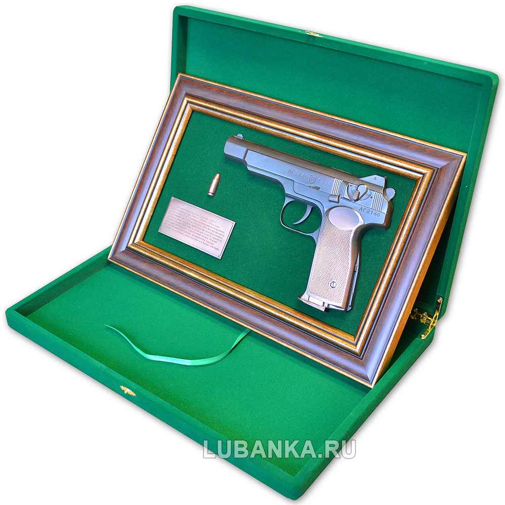 Панно с пистолетом «Стечкин»